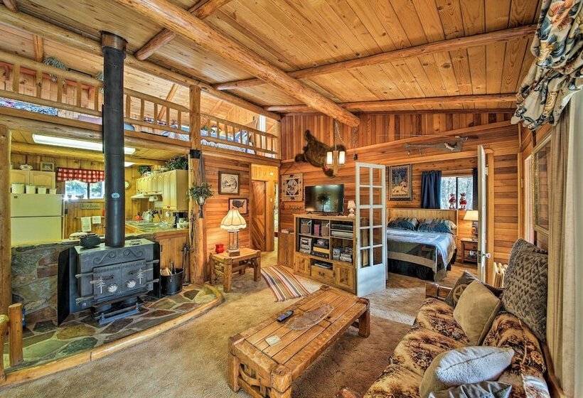 Private  Yaak River Hideaway  W/ Deck & Mtn Views!
