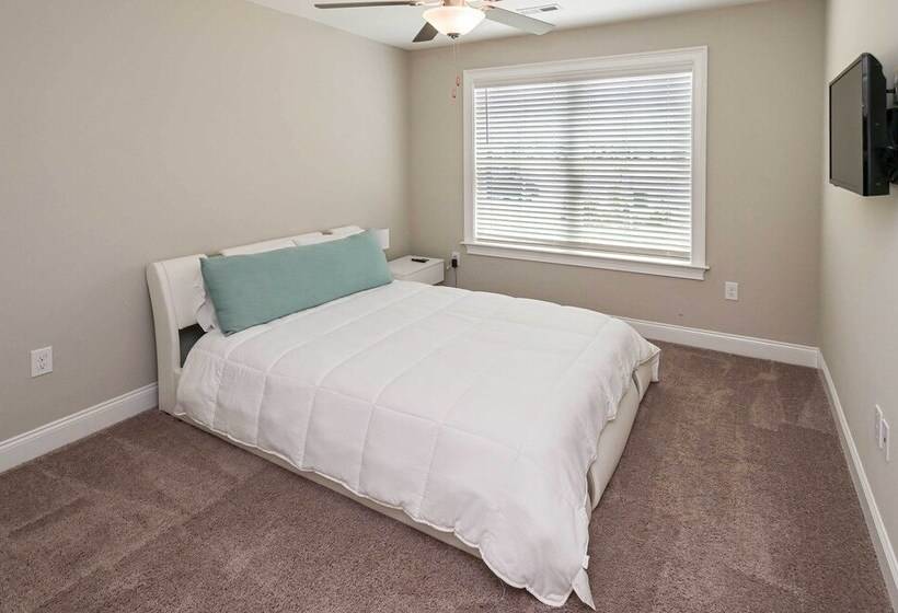 Quiet Family Home 15 Mi To Dtwn Huntsville!