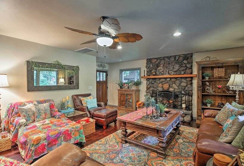 Quiet & Romantic Riverfront Mckenzie Bridge Cabin!