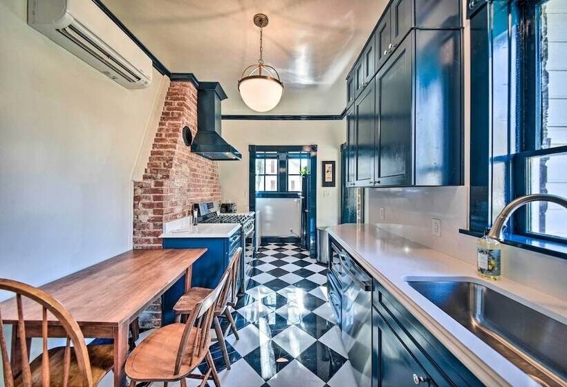 Radiant Gloucester House W/ Private Porch!