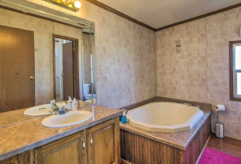 Relaxing Prairie Home, 29 Mi To Starkville!