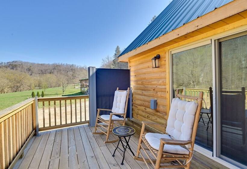 Riverside Beattyville Cabin W/ Kayaks & Fire Pit!