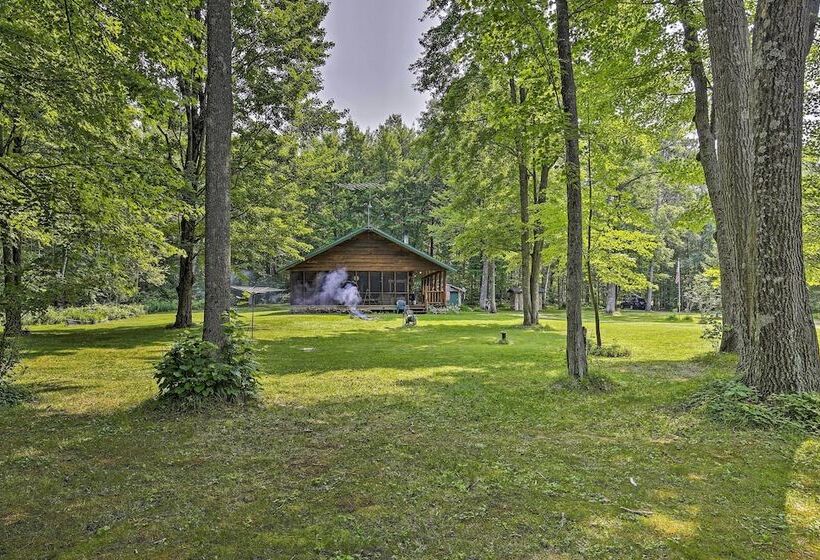 Scenic Cabin On 2 Acres Near Lake Holcombe Marina!