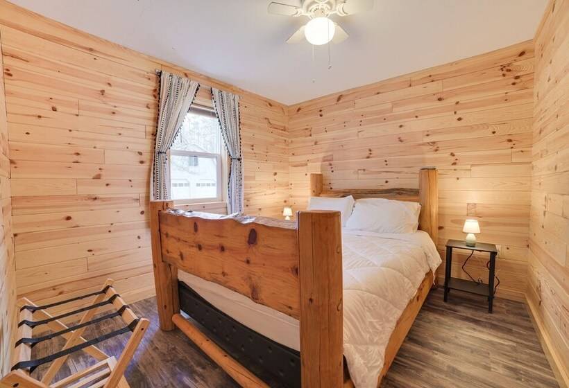 Scenic  Evan S Hideaway  Steps To Lake Huron!