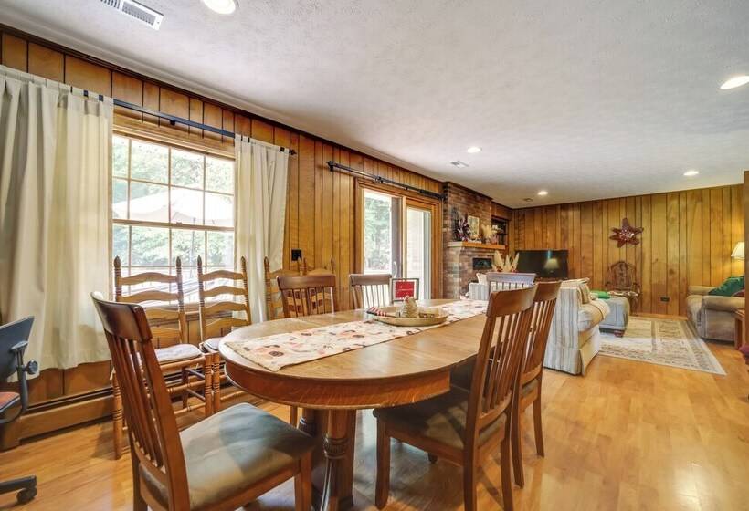 Serene Canton Home W/ Deck & Mountain Views!