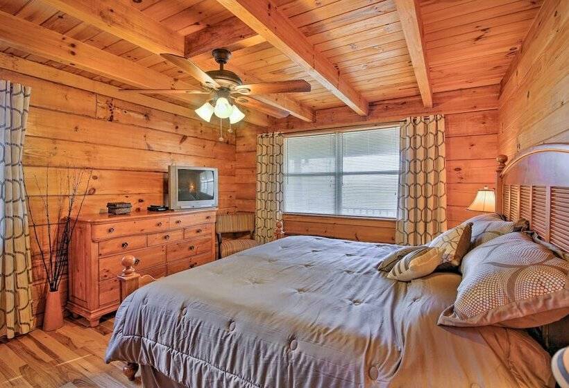 Smoky Mountain Retreat W/ Deck & Mountain Views!