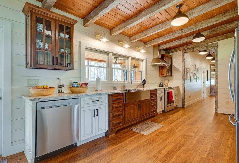 Spacious Alabama Retreat   Deck, Grill & Fire Pit!