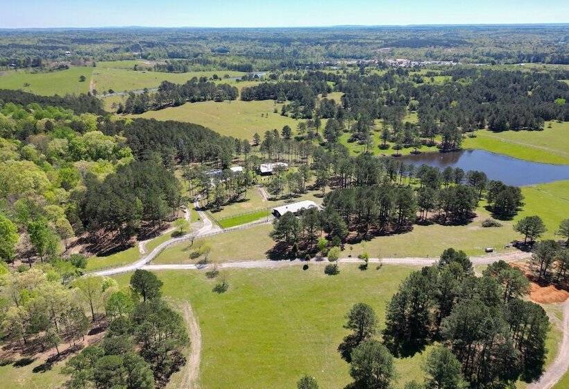 Spacious Alabama Retreat   Deck, Grill & Fire Pit!
