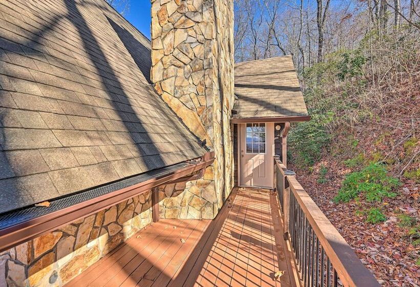 Spacious Franklin Cabin W/ Mountain Views!