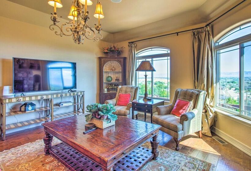 Spacious Grand Junction Home W/ Mountain View