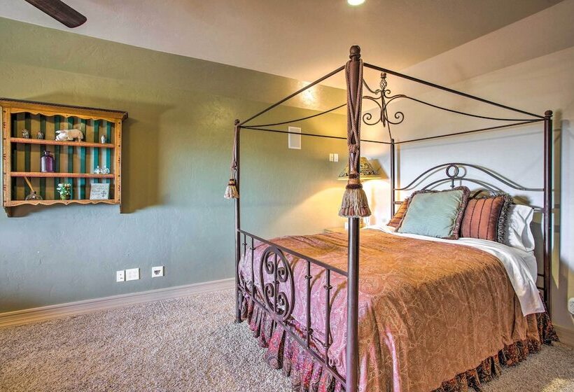 Spacious Grand Junction Home W/ Mountain View