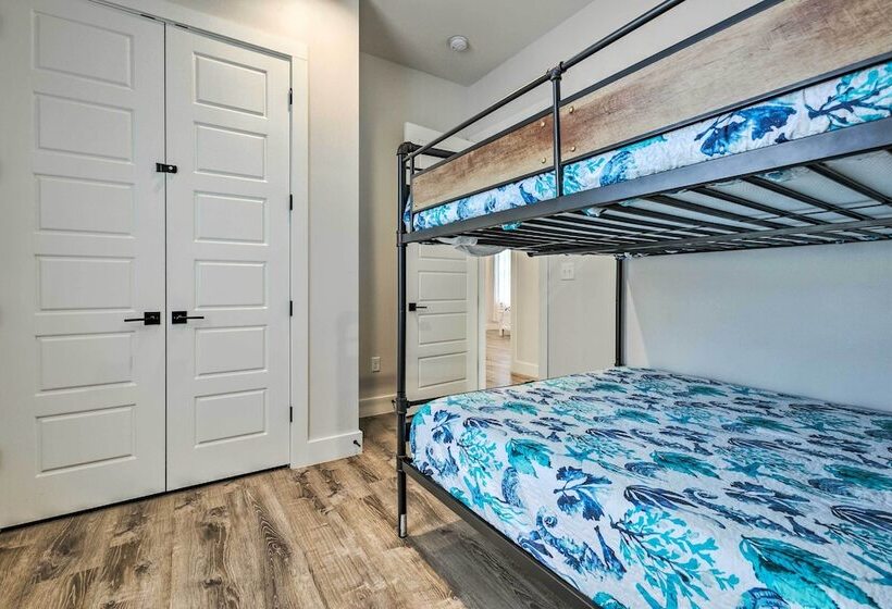 Spacious Gulfport Home   Walk To Beach!