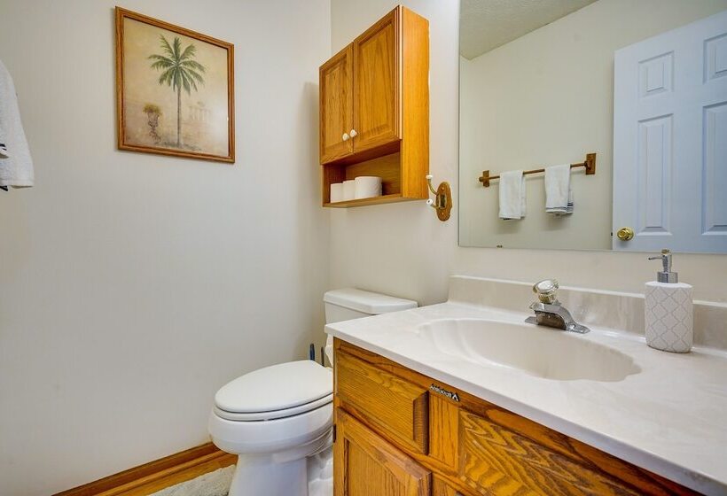 Spacious Home W/ Deck   9 Mi To Downtown Columbus