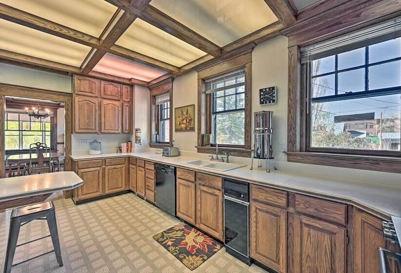 Spacious  Old Saguache Manor    Built In 1914