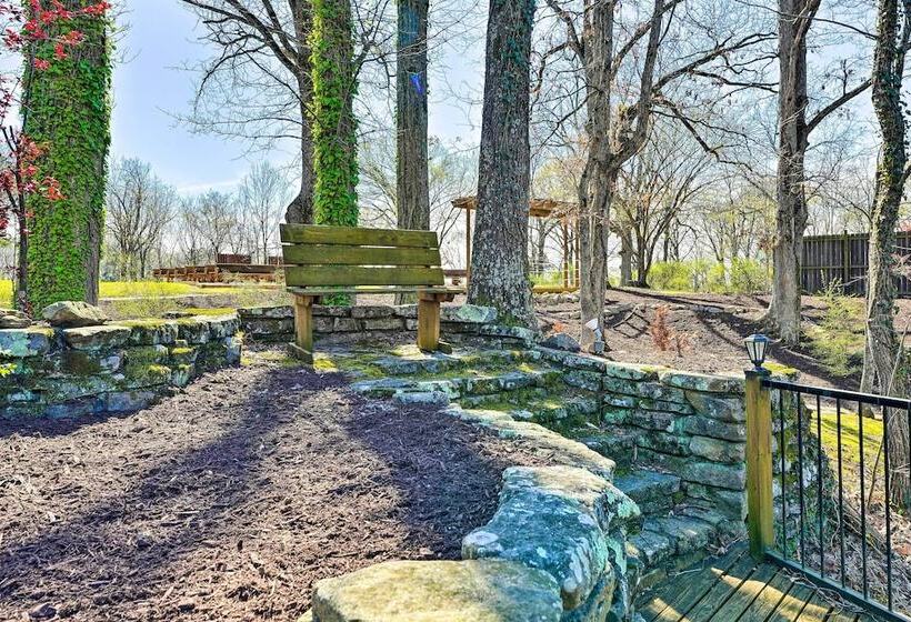 Stunning Southaven Estate: Pool & Spacious Deck!