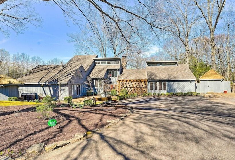 Stunning Southaven Estate: Pool & Spacious Deck!
