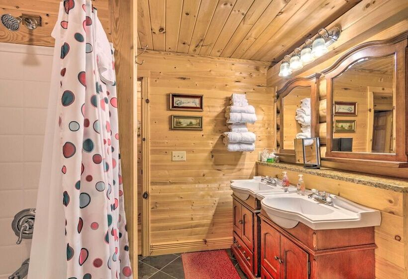 Superb Linville Mountain Cabin W/ Wraparound Decks