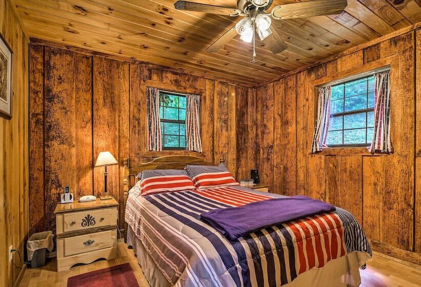 Tellico Plains Cabin   25 Acres, Backyard Creek!