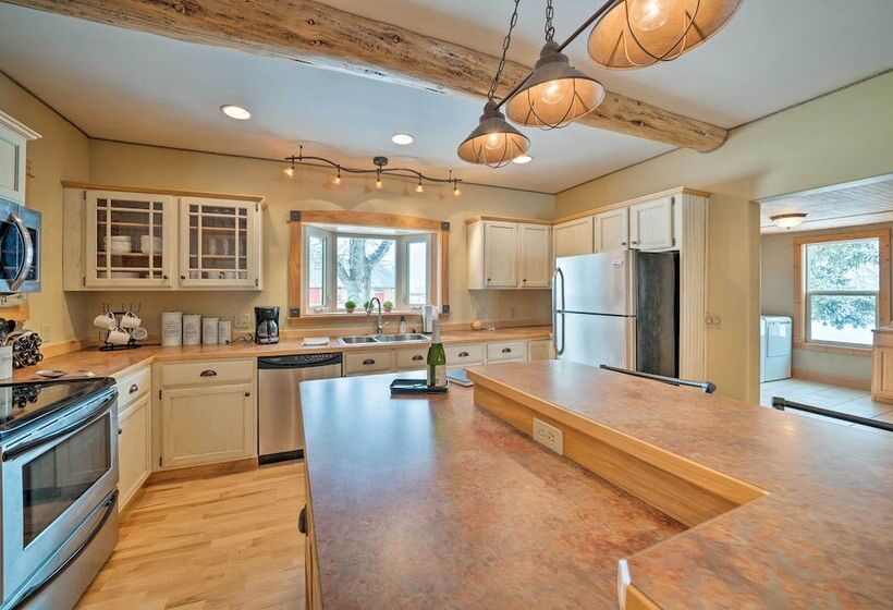The Farmstead  On 10 Acres W/ Mountain Views!