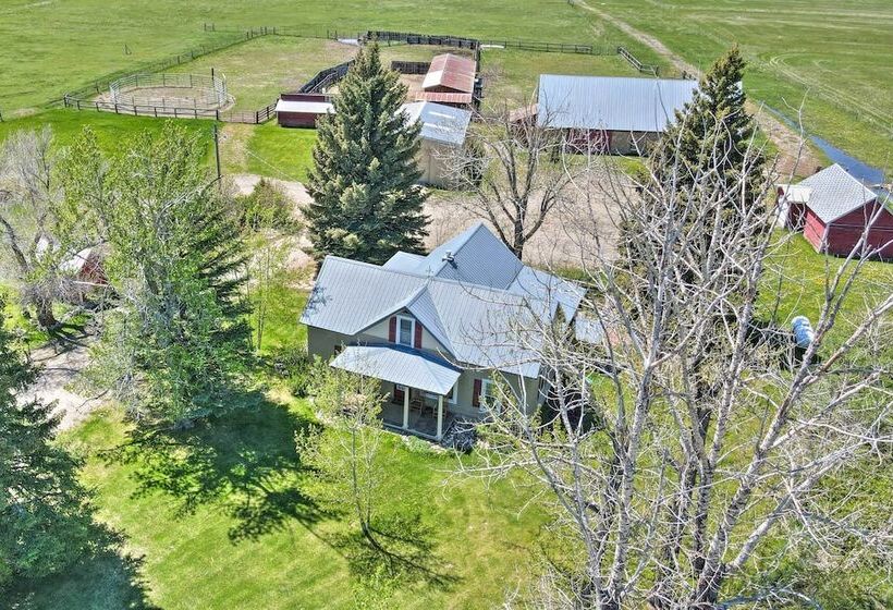 The Farmstead  On 10 Acres W/ Mountain Views!