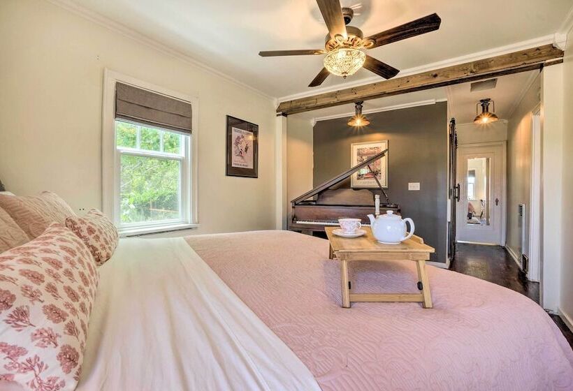 The Old Mccullough Home W/ Rooftop Deck, View