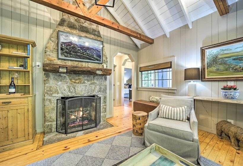 Tranquil Highlands Cottage With Fire Pit & Stream!