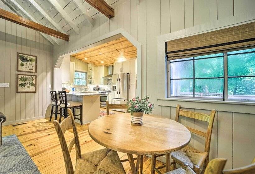 Tranquil Highlands Cottage With Fire Pit & Stream!