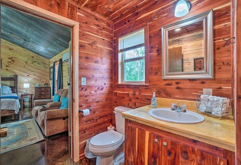 Updated Studio Cabin In Ozark W/ Yard & Mtn View