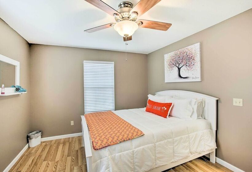 Welcoming Byrdstown Home: Walk To Main St!