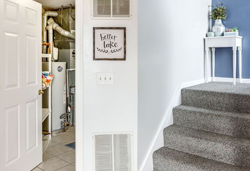 Welcoming Port Clinton Home W/ Private Deck!