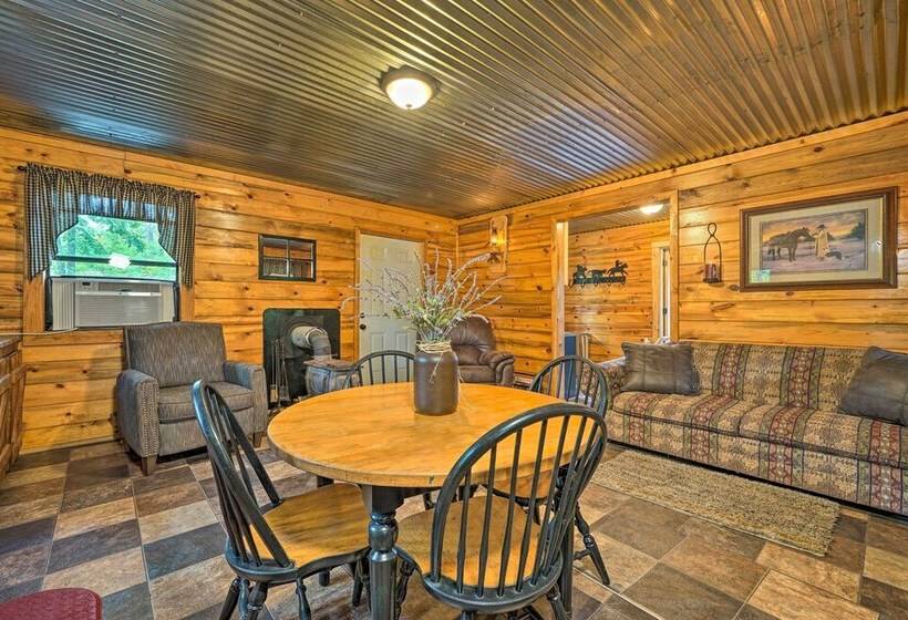 Wright City Cabin W/ Fire Pit + Forest Views!