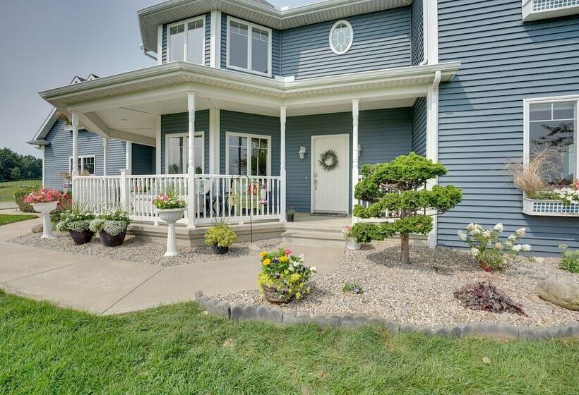 Blue Birds Perch: Stunning Home On Private Hilltop