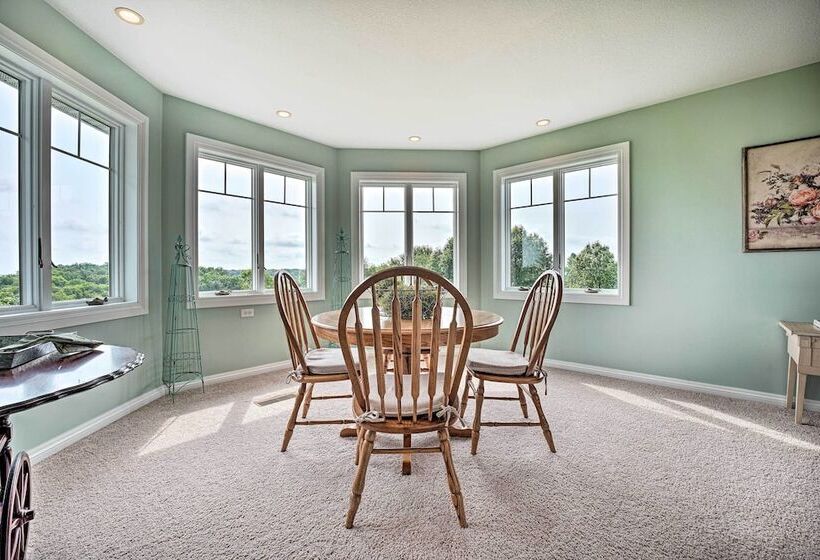 Blue Birds Perch: Stunning Home On Private Hilltop