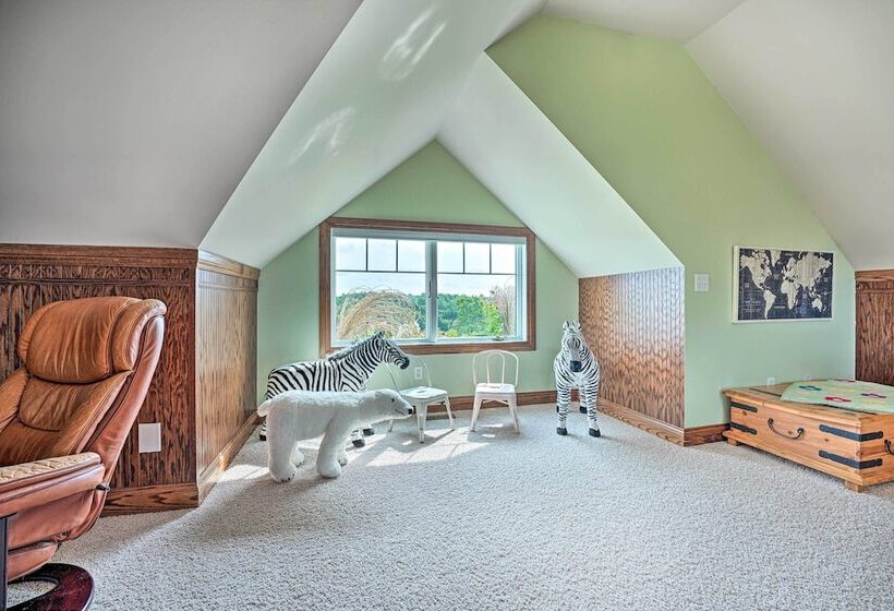 Blue Birds Perch: Stunning Home On Private Hilltop