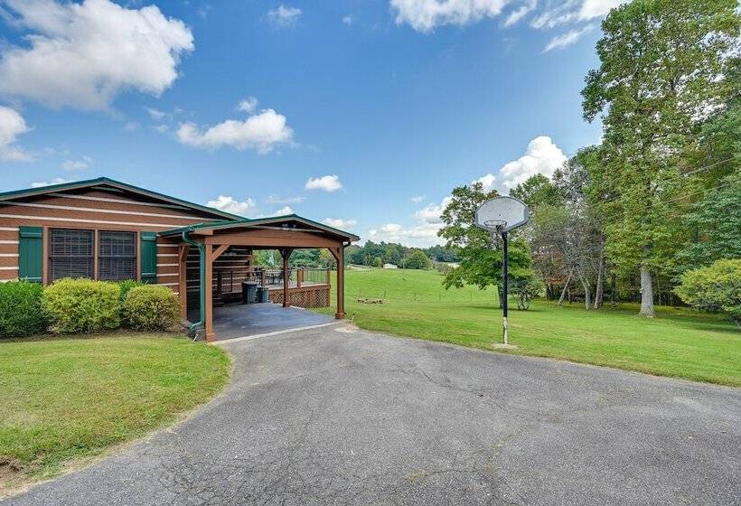 Blue Ridge Parkway House W/ Mountain Scenery!