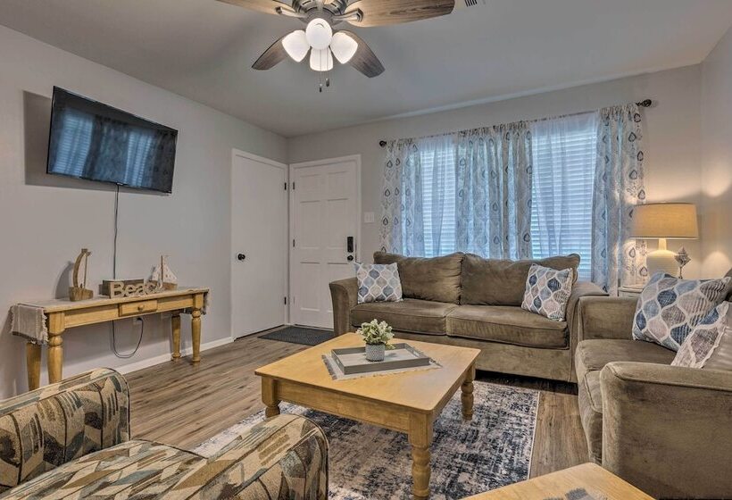 Charming Gulfport Escape: Half Mile To Beach!