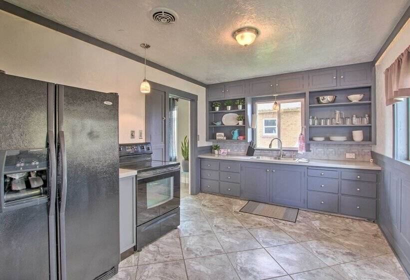 Convenient Preston Retreat W/ Private Yard!
