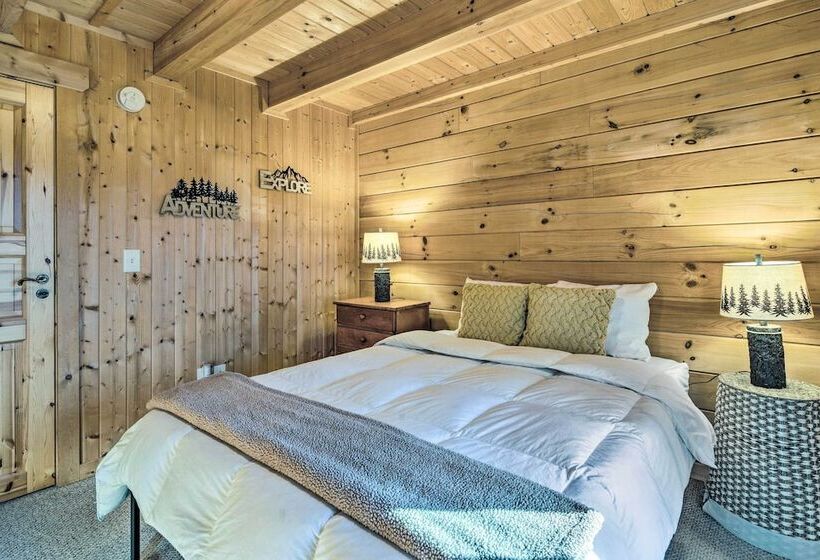 Quaint Cabin W/ Deck & Loft: 10 Mi To Lake Lure!