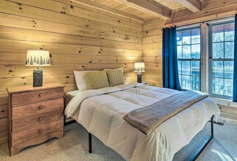 Quaint Cabin W/ Deck & Loft: 10 Mi To Lake Lure!