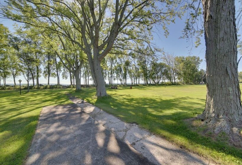 600  Of Green Bay Frontage & Dock: Cozy Cottage