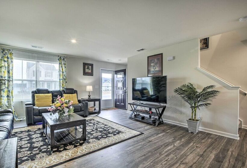 9 Mi To Duke University: Spacious Home W/ Yard!