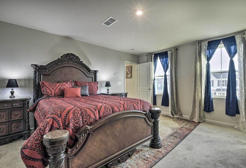 9 Mi To Duke University: Spacious Home W/ Yard!