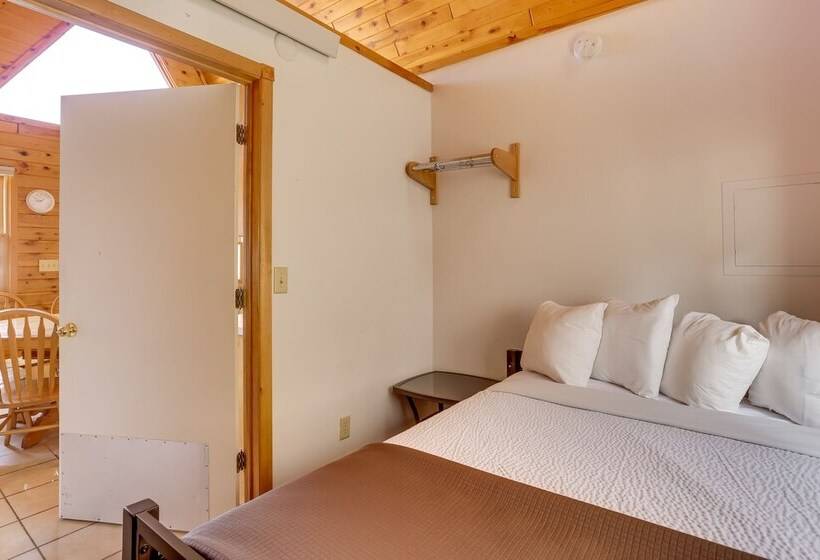 Cozy Keystone Cabin: Hot Tub, 3 Mi To Mt Rushmore!