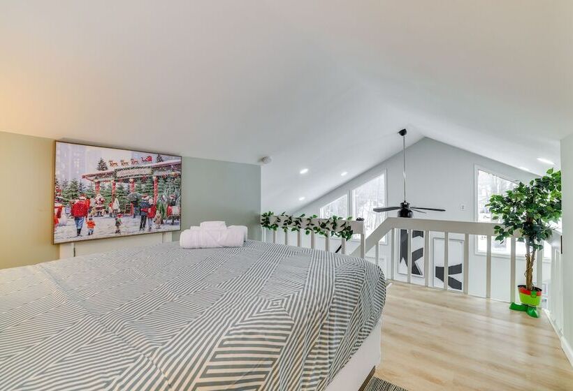 Tobyhanna Home W/ Hot Tub & Fire Pit: Walk To Lake
