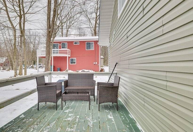 Tobyhanna Home W/ Hot Tub & Fire Pit: Walk To Lake