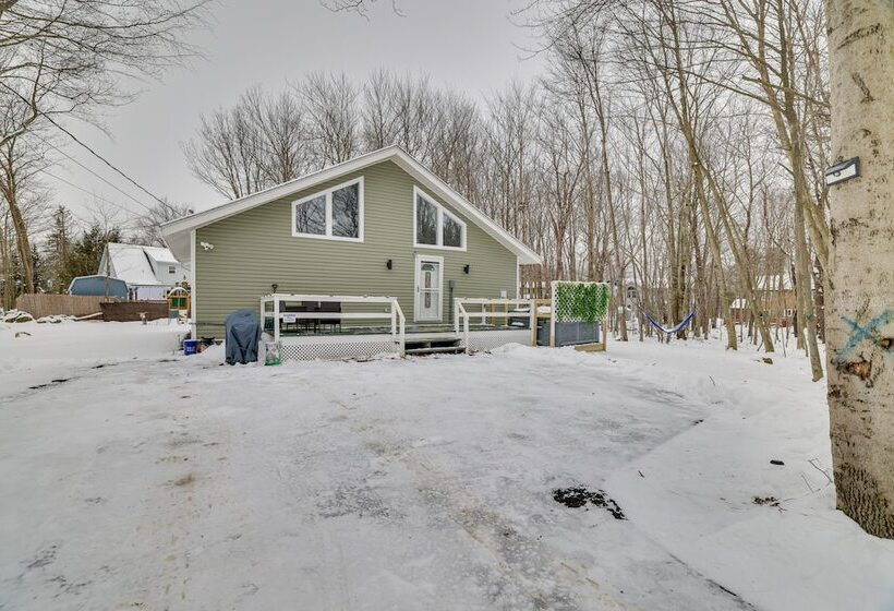 Tobyhanna Home W/ Hot Tub & Fire Pit: Walk To Lake