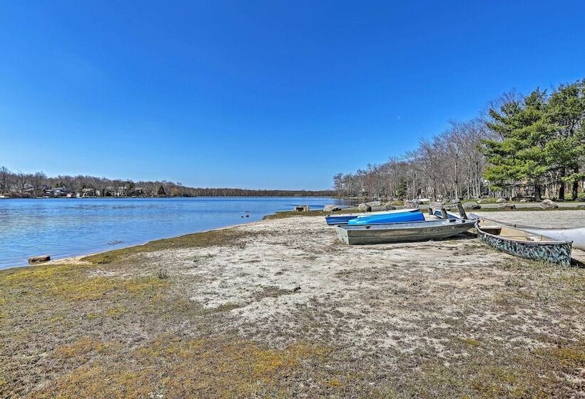 Tobyhanna Home W/ Hot Tub & Fire Pit: Walk To Lake