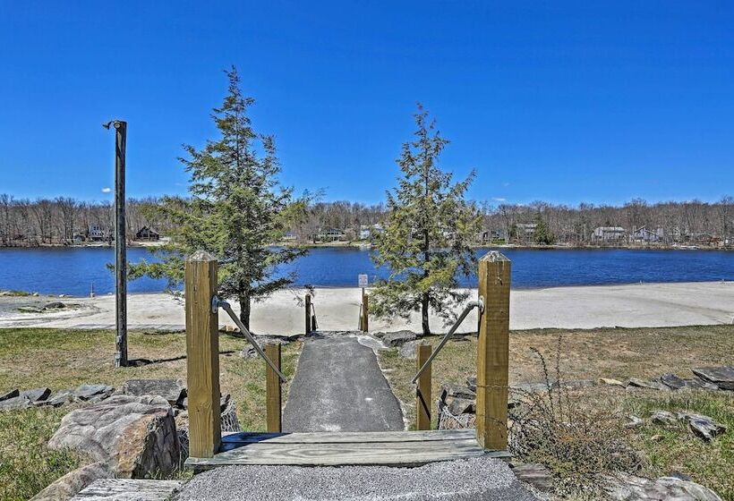 Tobyhanna Home W/ Hot Tub & Fire Pit: Walk To Lake