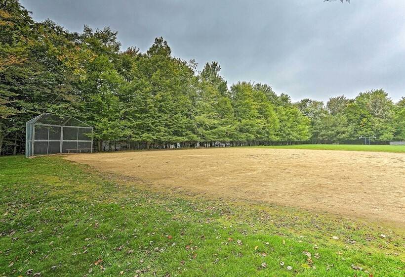 Tobyhanna Home W/ Hot Tub & Fire Pit: Walk To Lake
