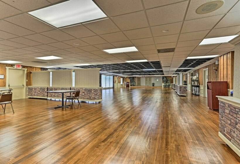 Tobyhanna Home W/ Hot Tub & Fire Pit: Walk To Lake